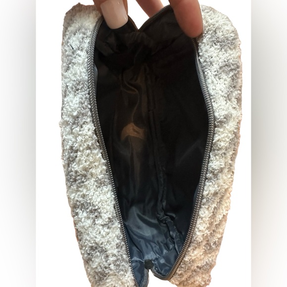 ComfyLuxe Cosmetic Bag - Picture 3 of 3